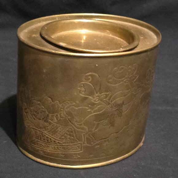 Vintage Brass SANTA SLED Tea Container - 5" x 4" x 4" - Picture 2 of 9